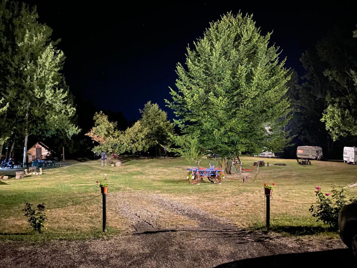 Camping Dragoske Ciofrîngeni 외부 사진